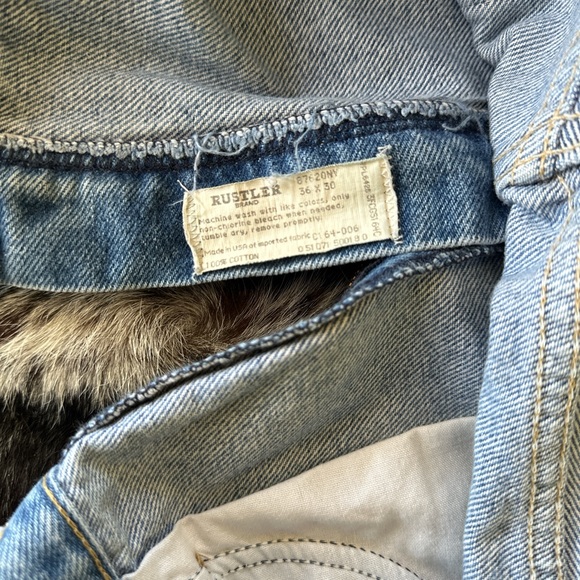 MADE IN USA 🇺🇸 VINTAGE RUSTLER JEANS - Picture 5 of 7